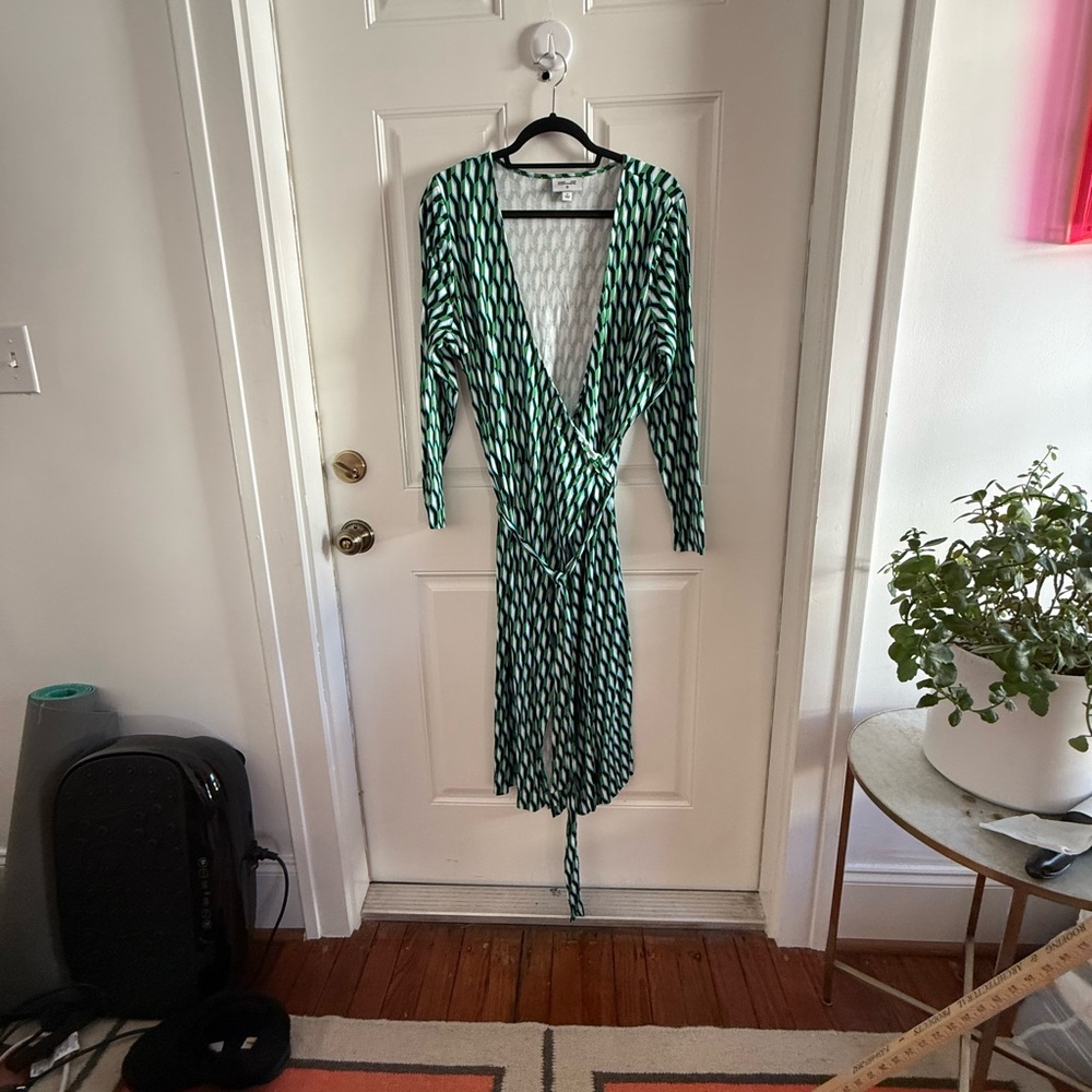 Diane Von Furstenberg Green Patterned Long Sleeve Wrap Dress